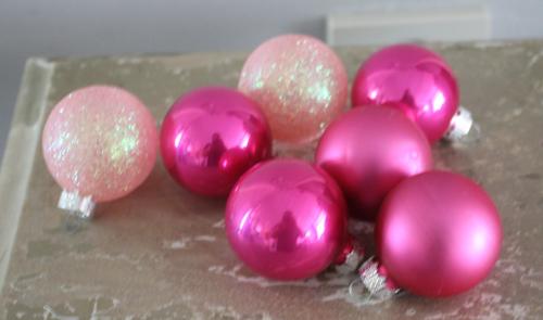 Set van 7roze glazen kerstballetjes