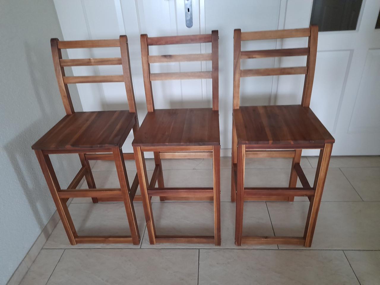 4  Houten stoelen ( in goede nette staat)