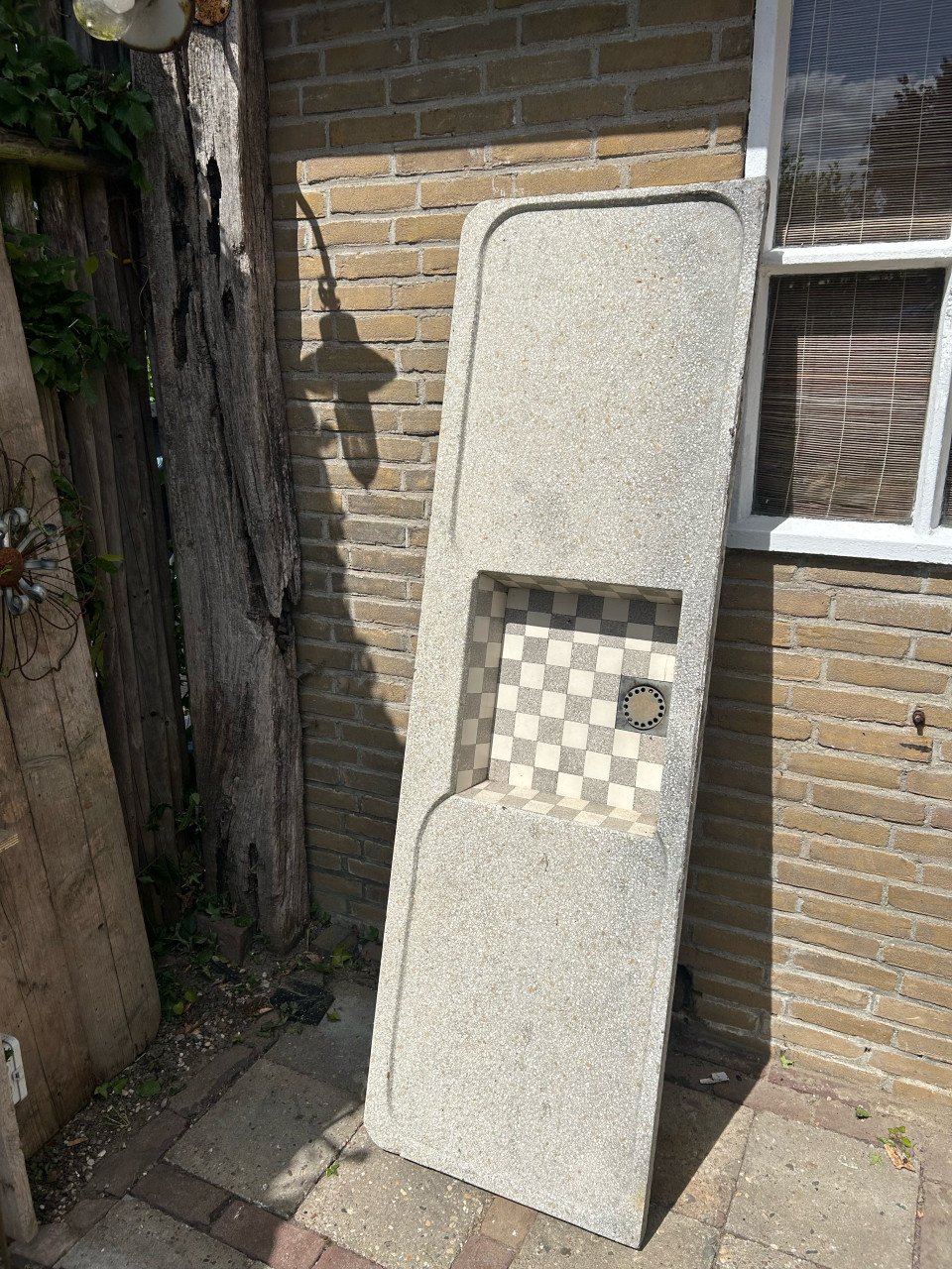 Te koop: Oud betonnen aanrechtblad met betegelde spoelbak (retro/vintage)