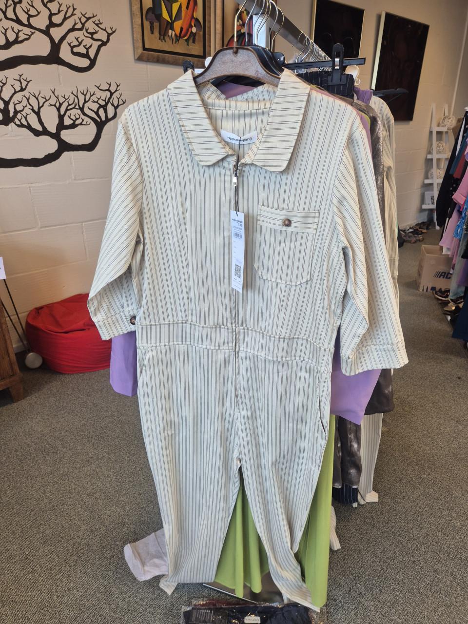 Partij nieuwe dameskleding