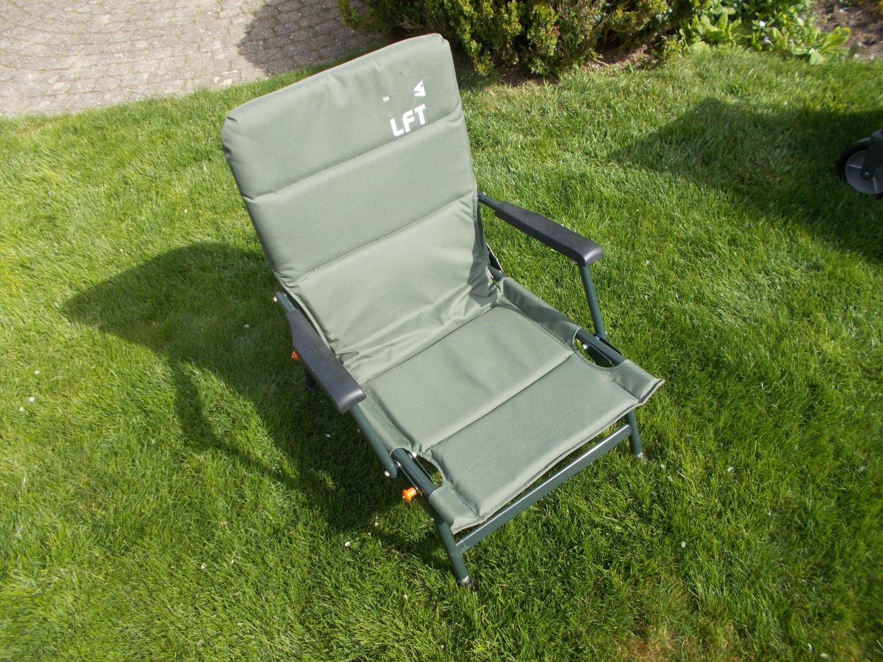 Visstoel . de poten zijn in hoogte te verstellen