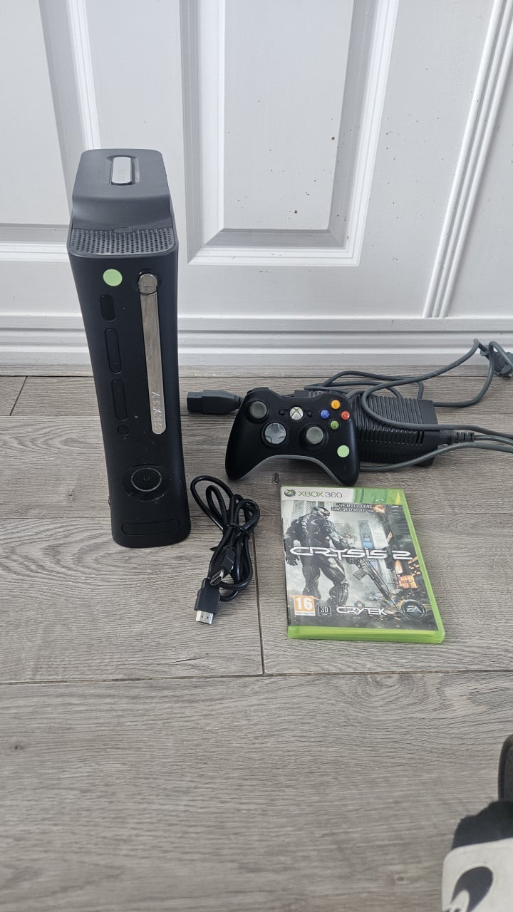 Xbox 360 Console 120GB + Controller + Game (Crysis 2)