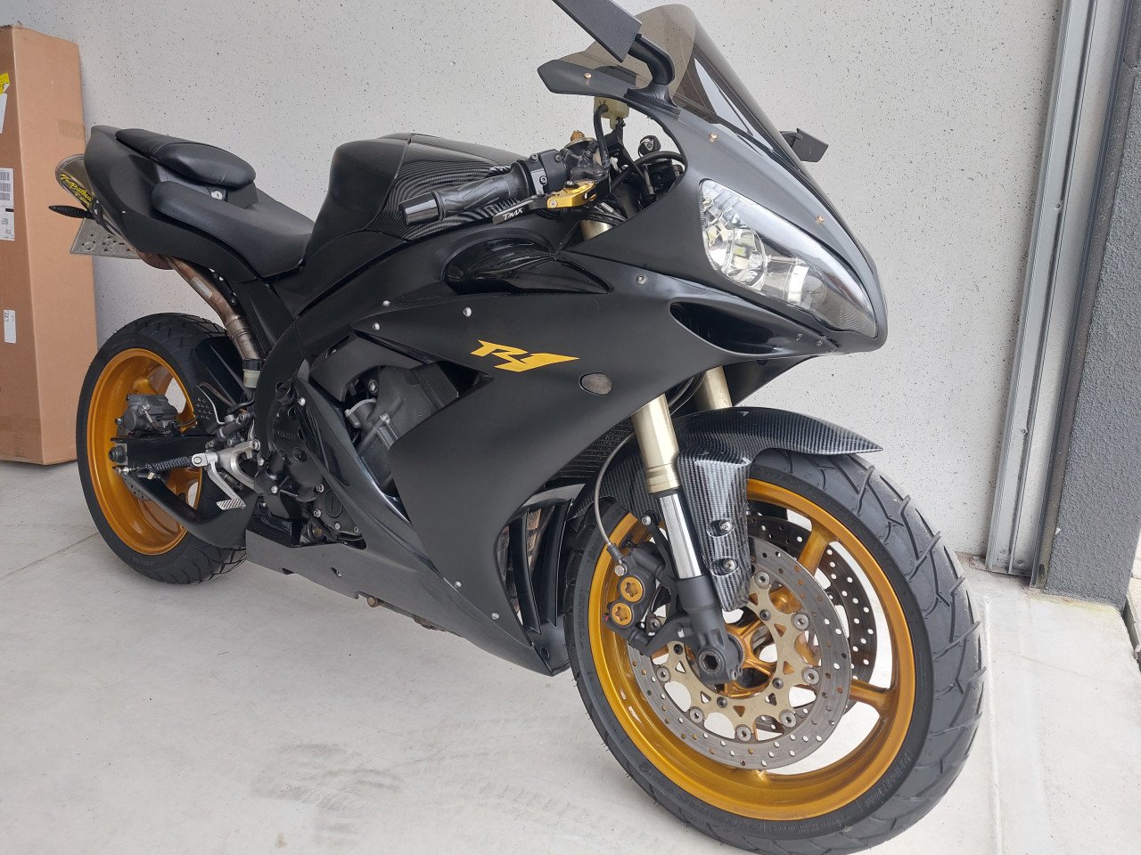 Yamaha r1