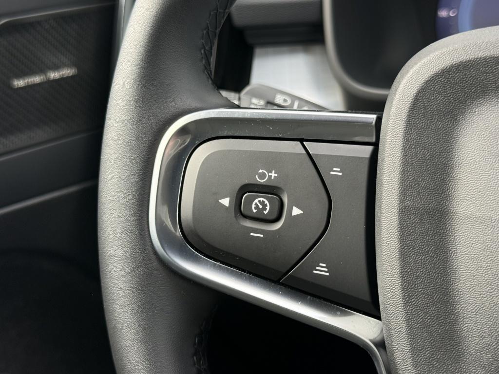 Volvo XC40 b4 197pk plus dark |adap.cruise| trekhaak | camera| elektrische