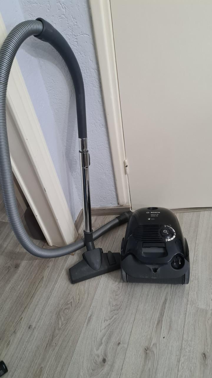 Stofzuiger merk BOSCH 220V- MaX 2000W-Type VBBSGL20S