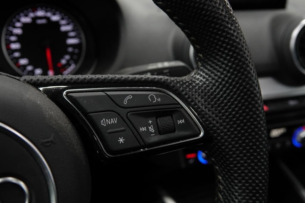 Audi Q2 40 tfsi | s line | pano | pdc | cruise |