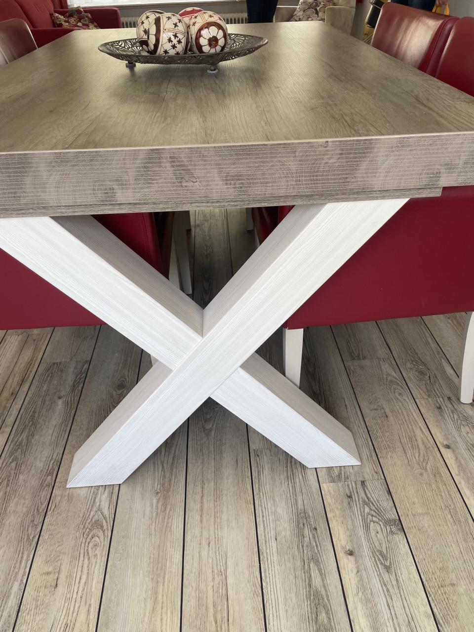 Eettafel met vier stoelen