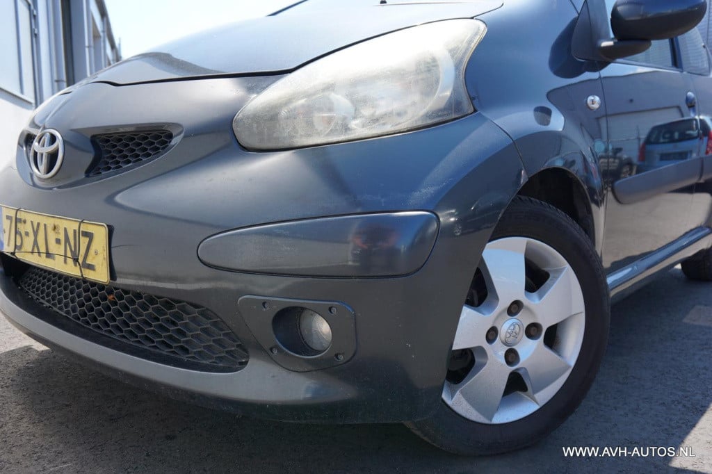 Toyota Aygo 1.0-12v sport