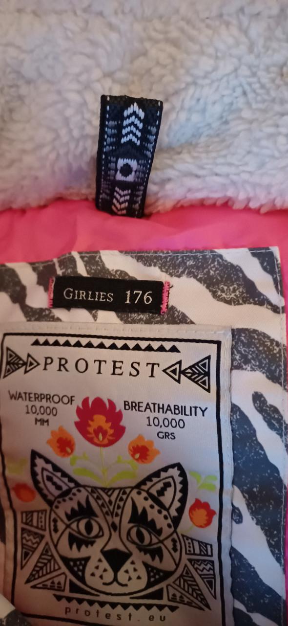 Skijas meisje Protest