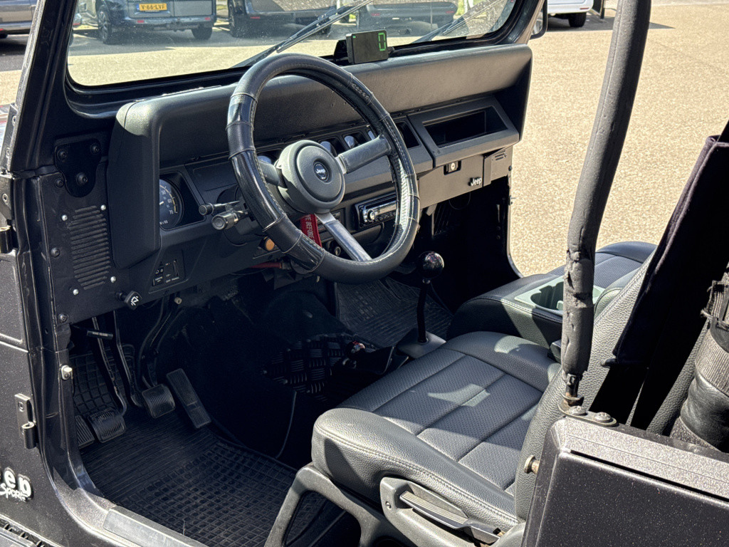 Jeep Wrangler 4.0i sport | gerestaureerd | bullbar | sidebars | trekhaak
