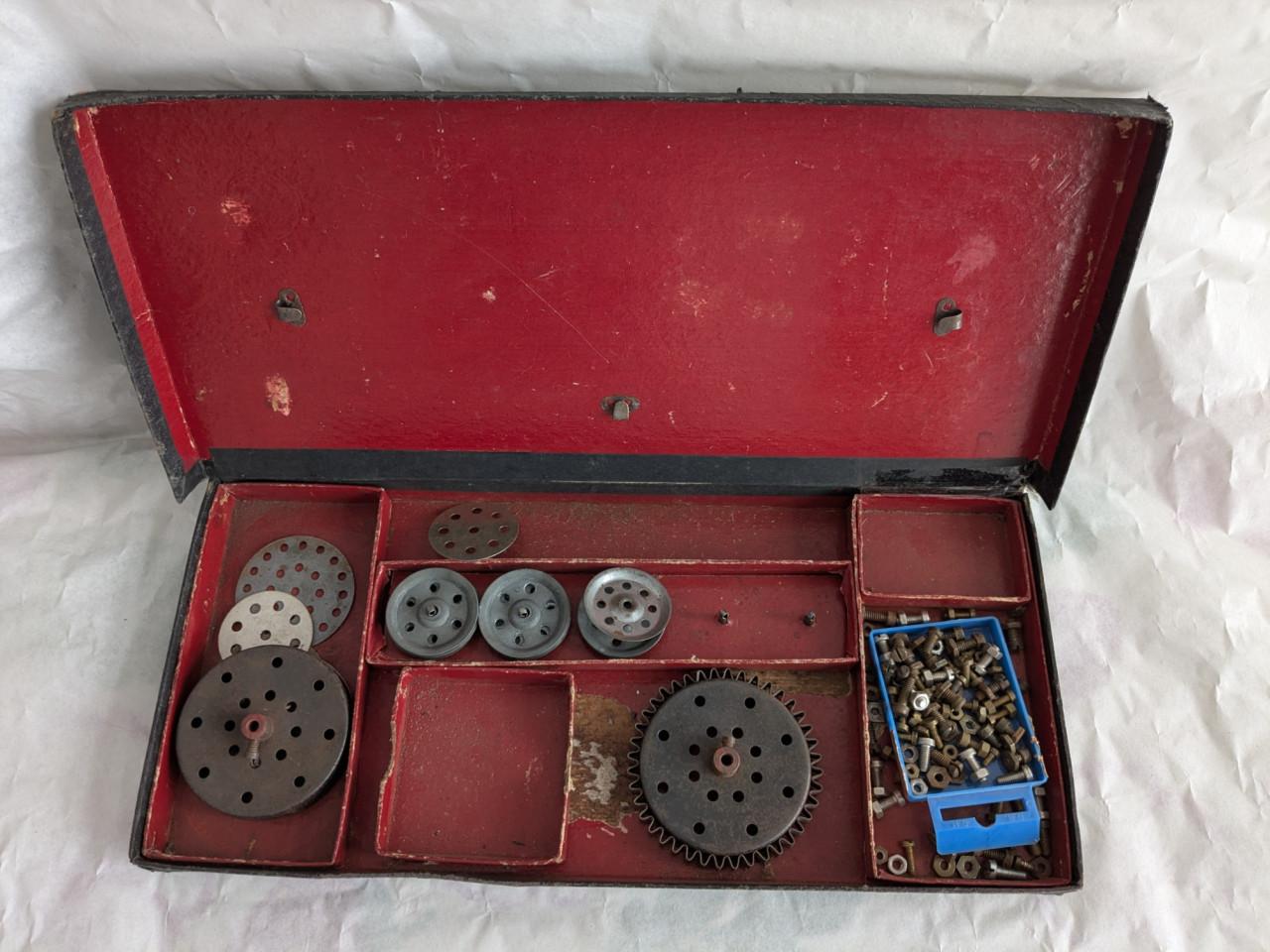 Metalen constructie dozen