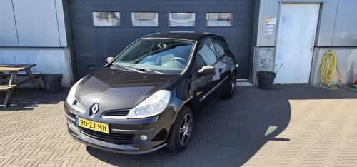 TE KOOP RENAULT CLIO 1.2 16V MET AIRCO VOL JAAR APK BIJ AFLEVERING