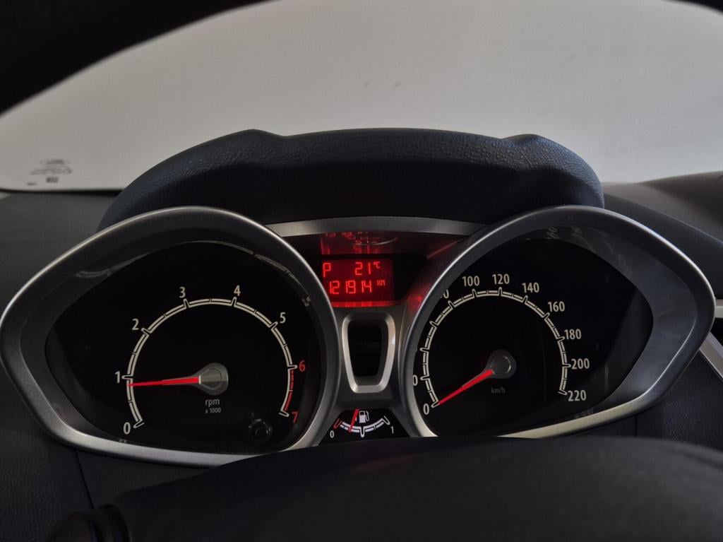 Ford Fiesta 1.4 titanium / automaat / nieuwe distriebutieriem