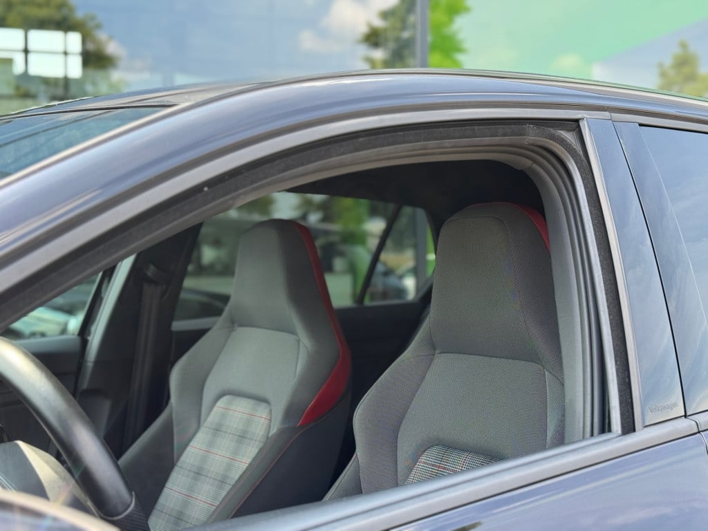 Volkswagen Golf 2.0 tsi gti * camera * stoel + stuur verwarming * carplay