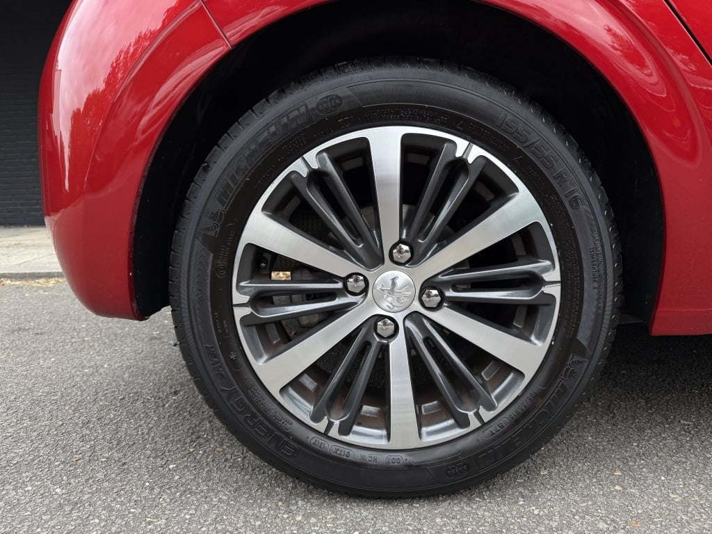 Peugeot 208 1.2 turbo // allure // carlay // android auto // automaat //