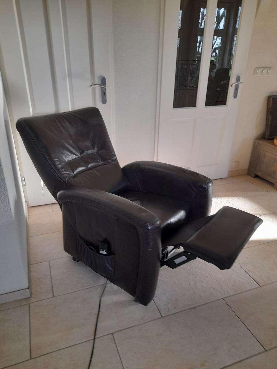 Lederen Sta op stoel  (in goede nette staat ) werkt naar behoren!