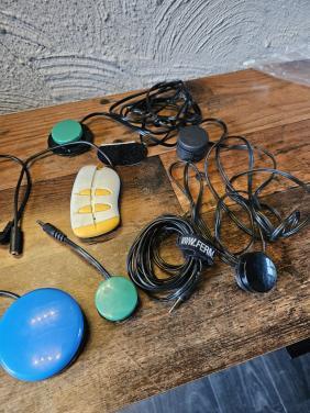 Diverse bedrade muizen en schakelaars alles in een koop