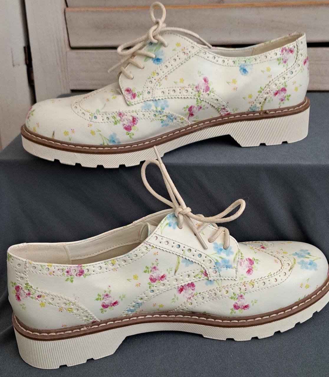 Diverse nieuwe damesschoenen mt. 40/41
