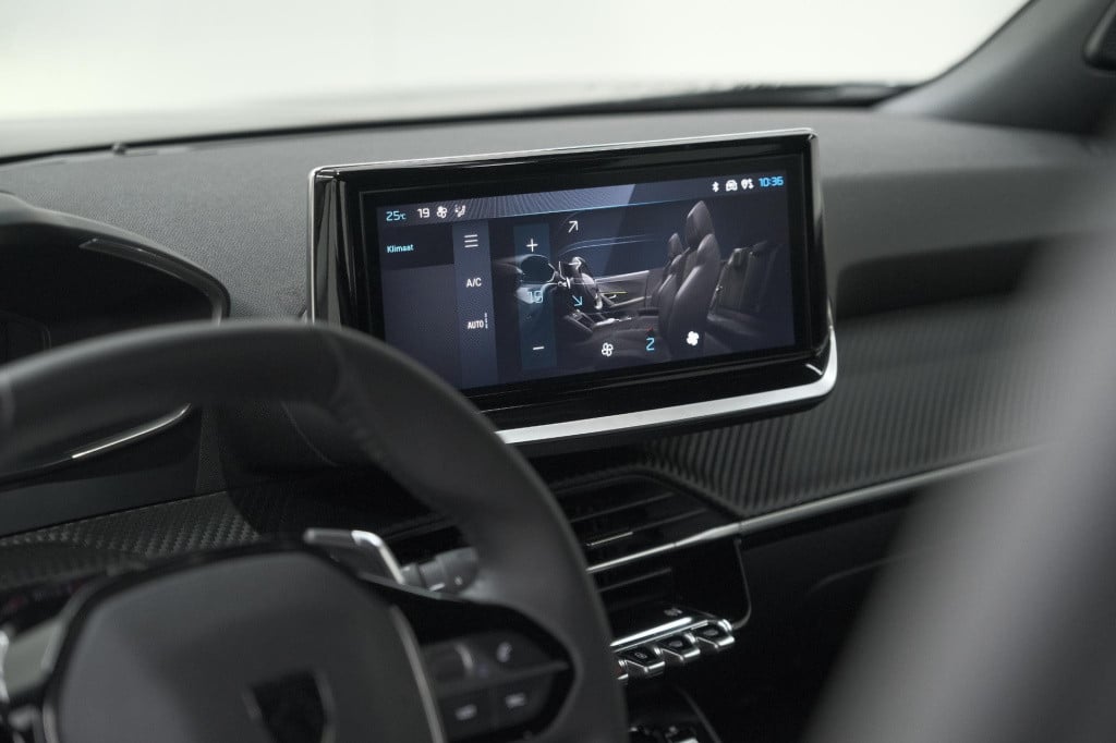 Peugeot 2008 puretech 130 eat8 allure | 360 camera | navigatie | adaptieve 