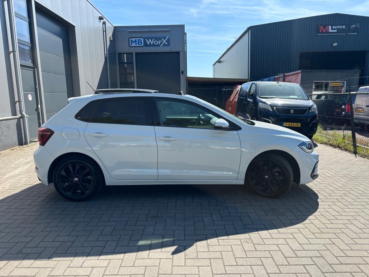 Volkswagen Polo 1.0TSI R-Line Pano 71.064KM Nap
