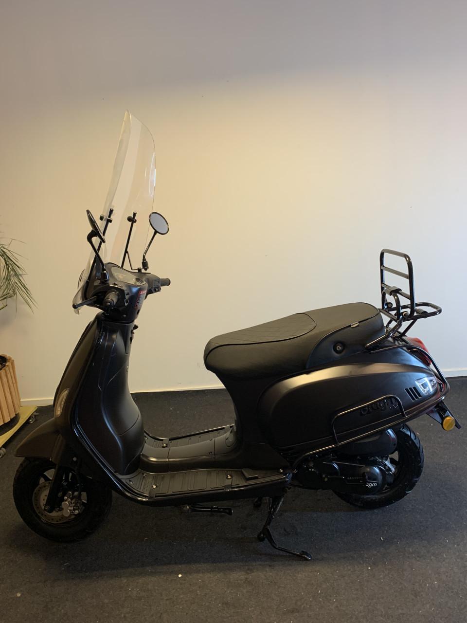 AGM VX 50 MET WINDSCHERM EN VALBEUGELSET NU 895,= RIJKLAAR