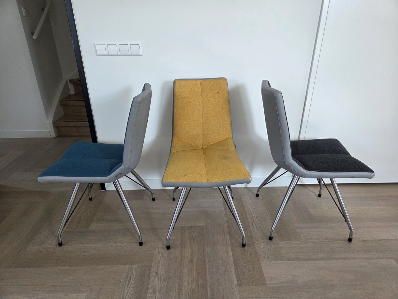 Gratis af te halen: 6 eetkamertafelstoelen Xooon