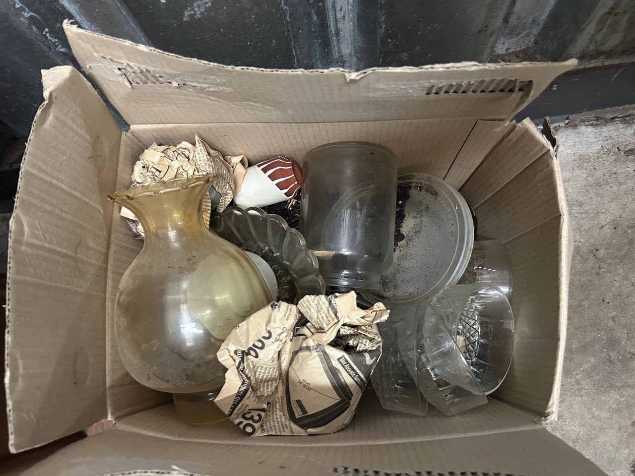 Brocante; rotan stoeltje, rookstoel, etc