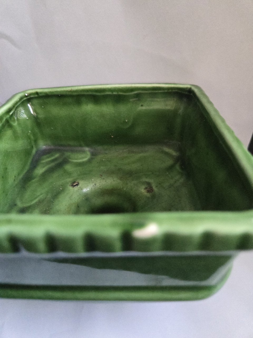 Groen plantenpotje vierkant op sokkel, 11x11 cm, H 8 cm