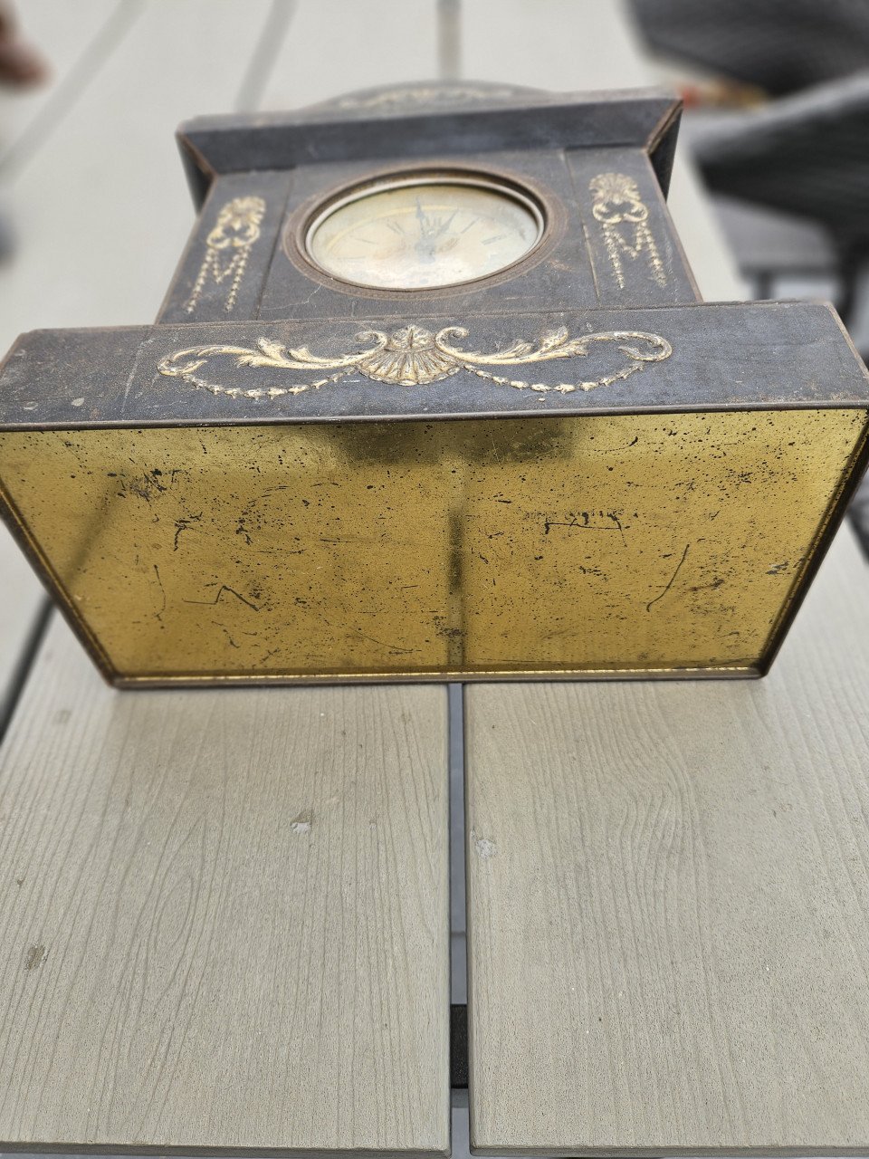 Heel zeldzame antieke blikken analoge schoorsteenklok rond 1880...