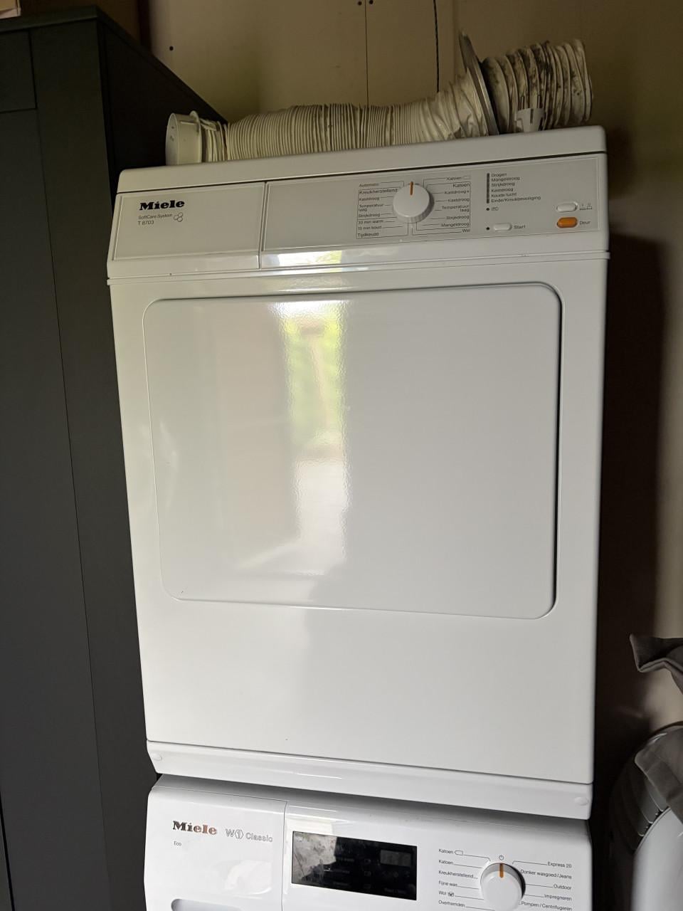 Miele wasmachine en wasdroger, resp. uit 2018 en 2009