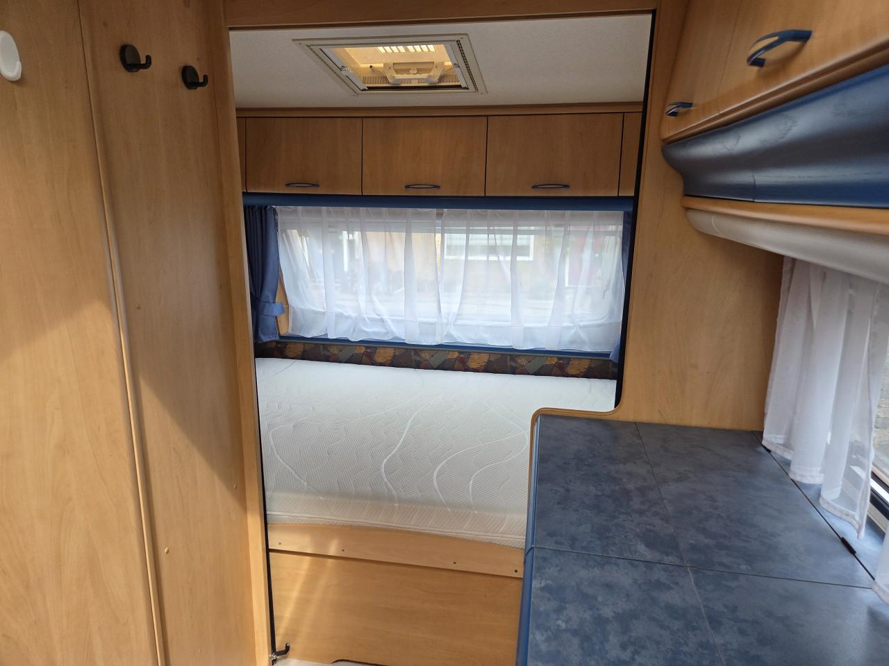 Hobby de luxe 440 met voortent en mover