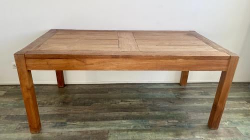 Massief, grote houten (eet)tafel