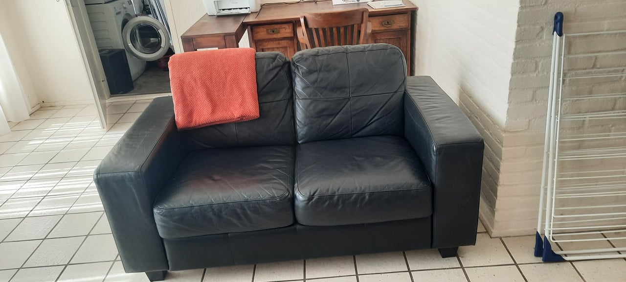 Bankstel 2 en 3 zits zwart leer.
