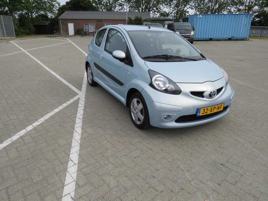 Toyota Aygo 1.0-12v sport
