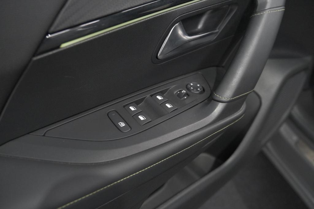 Peugeot 2008 puretech 130 eat8 gt | 360 camera | dodehoekdetectie | apple c
