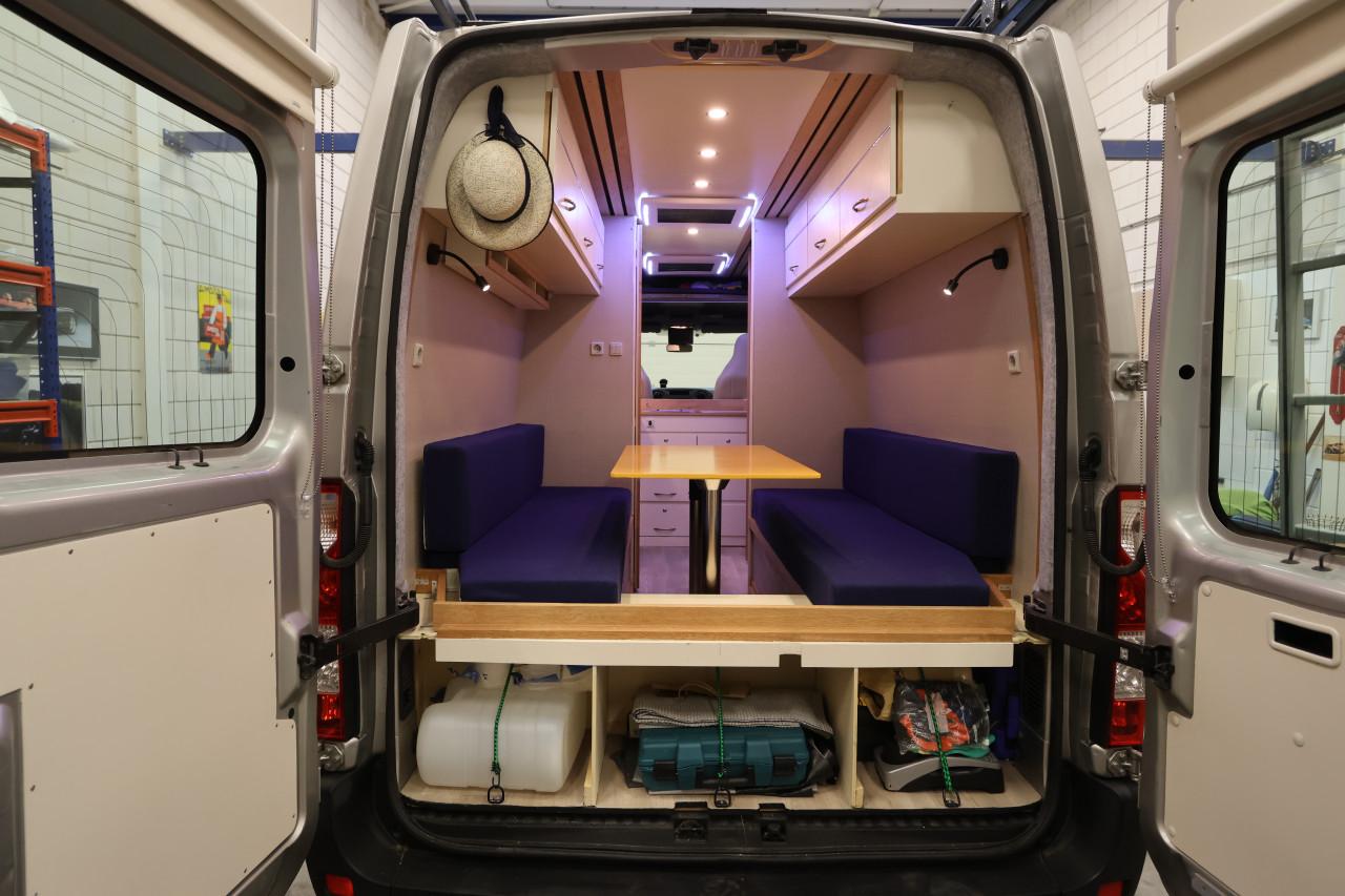 Renault Master, automaat, professioneel ingebouwd 2024/ 2025, top conditie.