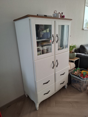 Grenen kast