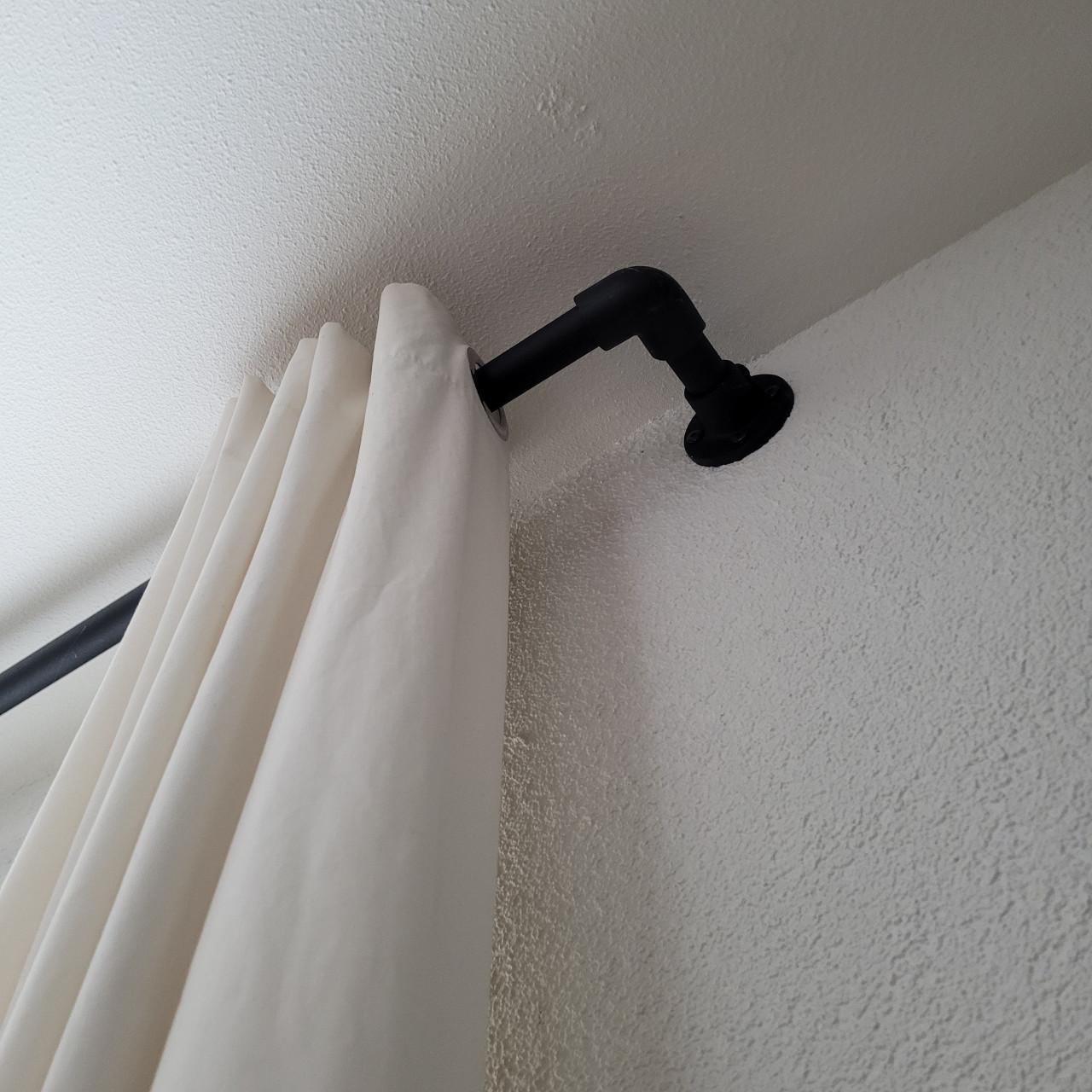 Ringgordijnen crème (250 & 182 cm) + zwarte gordijnrails – setprijs