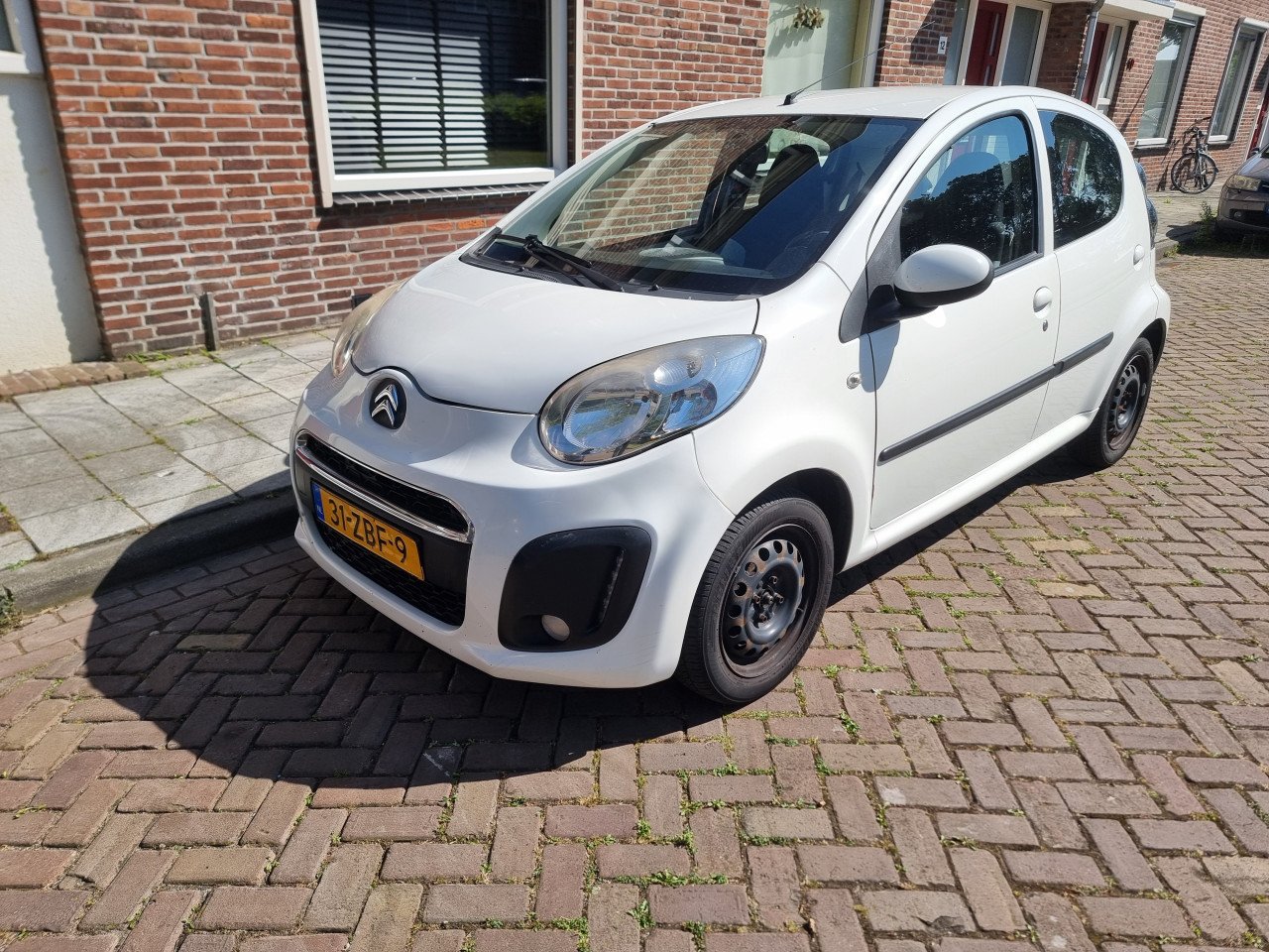 Luxe uitvoering Citroen C1 van 2012 5drs Airco LED Bluetooth Toerenteller