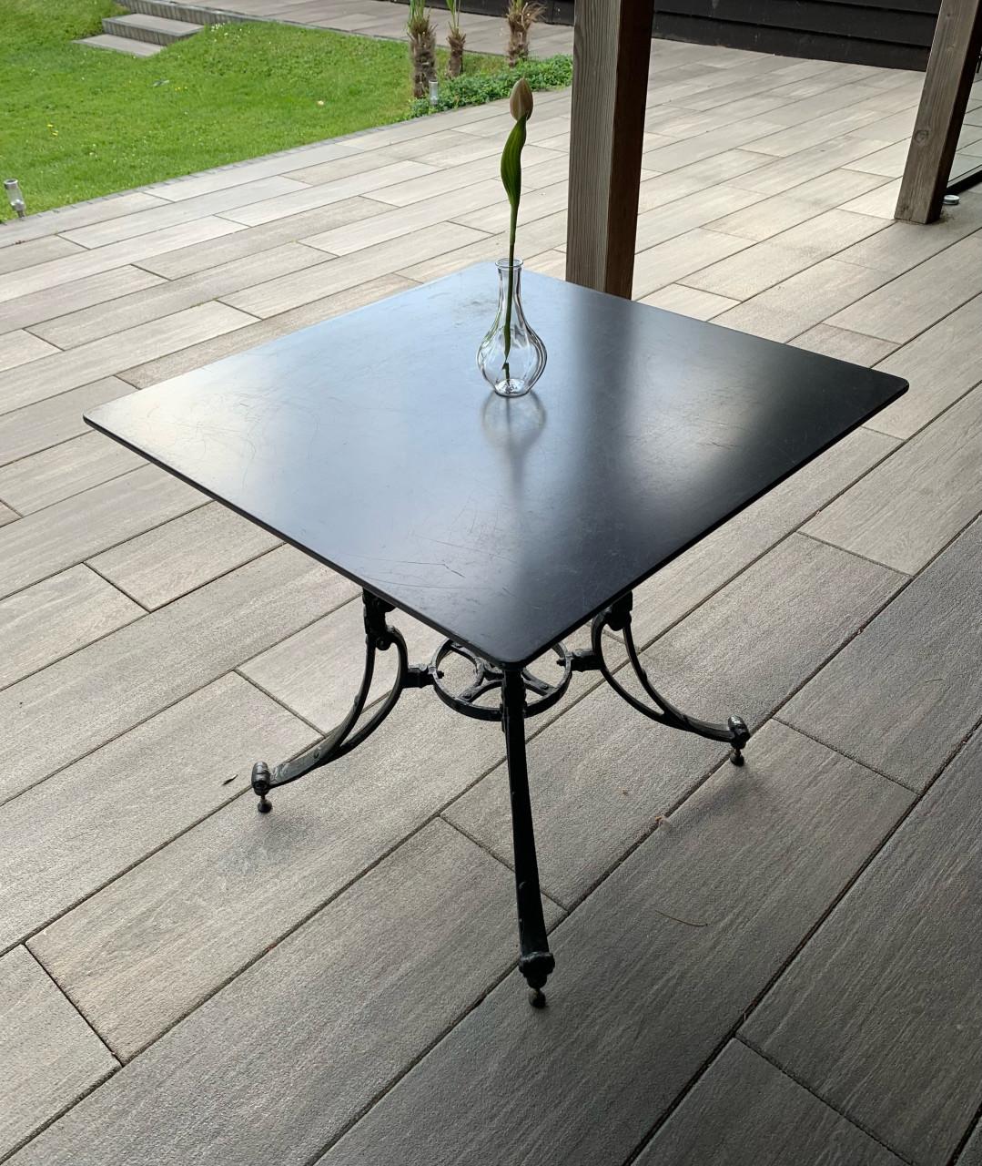 Bistro tafeltjes met smeedijzer