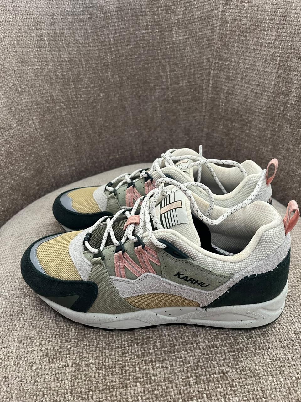 Sneakers (Karhu) mt veertig en half