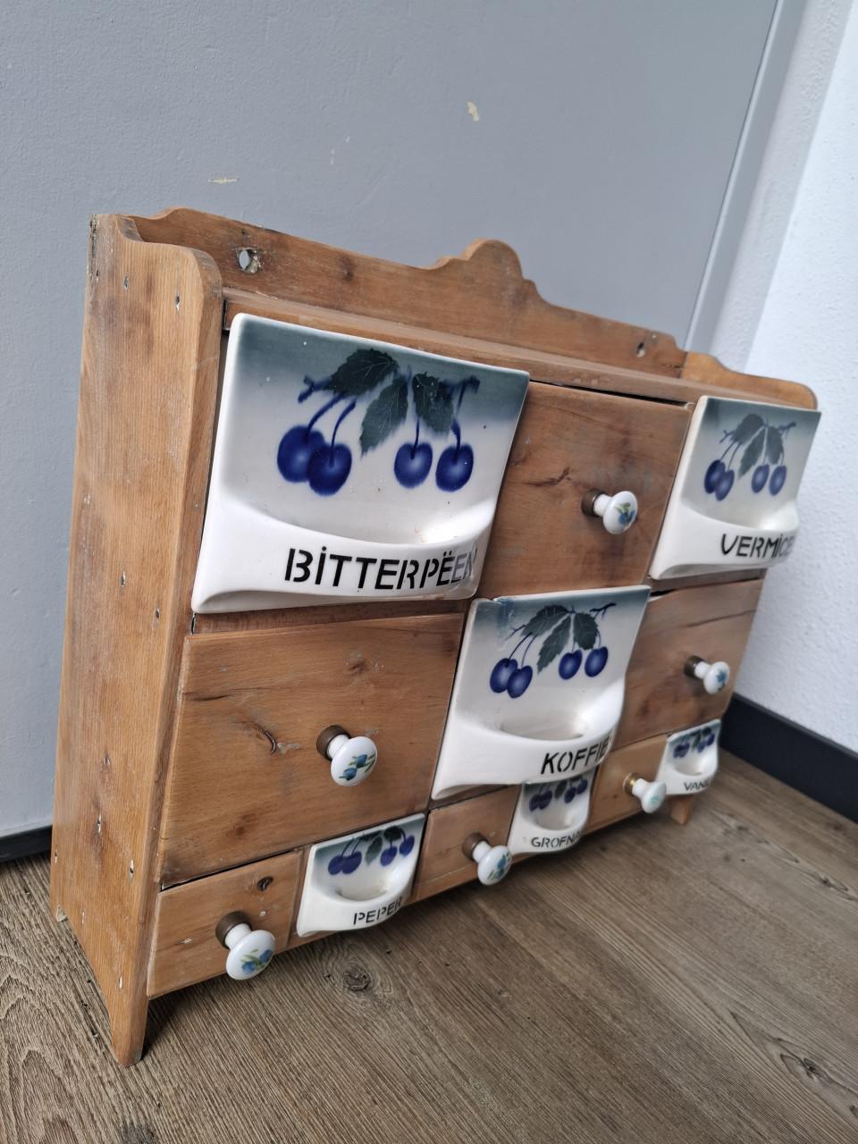 Brocant kruidenkastje