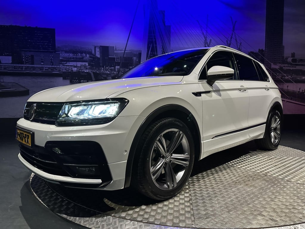 Volkswagen Tiguan 1.5 tsi act highline business r-line *topcomfortstoelen*p