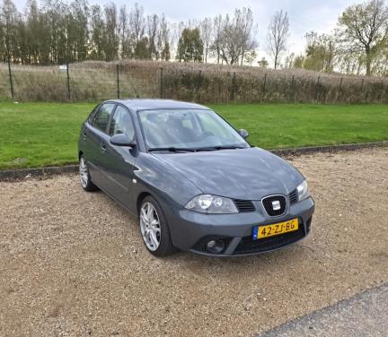 Seat Ibiza 5drs 1.6 benzine airco cruise dikke velgen