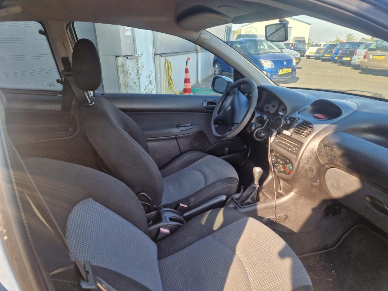 TE KOOP PEUGEOT 206 1.4 PRO LINE MET AIRCO 999,- EURO