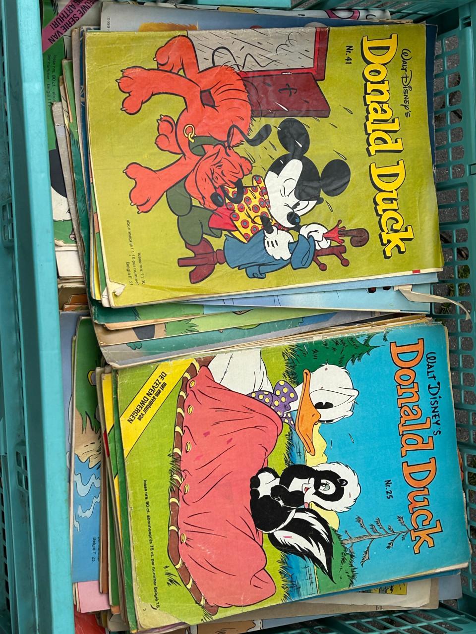 Krat vol oude Donald Ducks