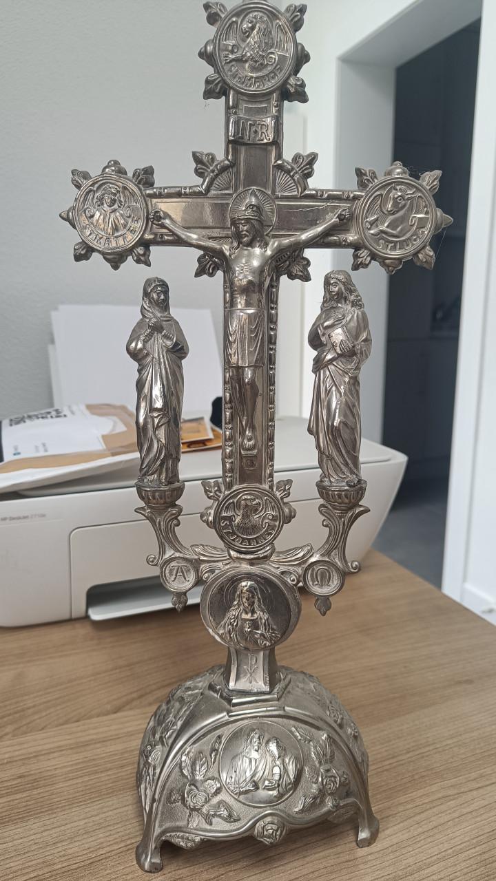 Mooi staand kruisbeeld calveriegroep