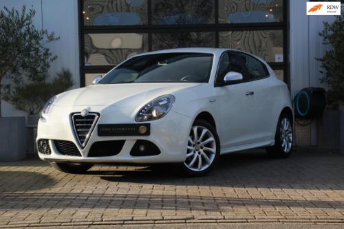 Alfa Romeo Giulietta 1.4 turbo super- sportiva - leer/alcantara - stoelverw