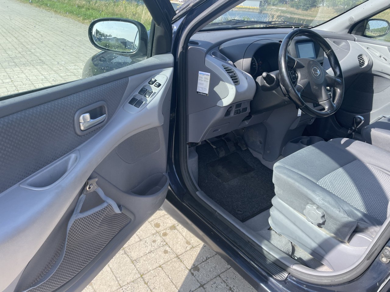 Nissan Almera tino 1.8 acenta