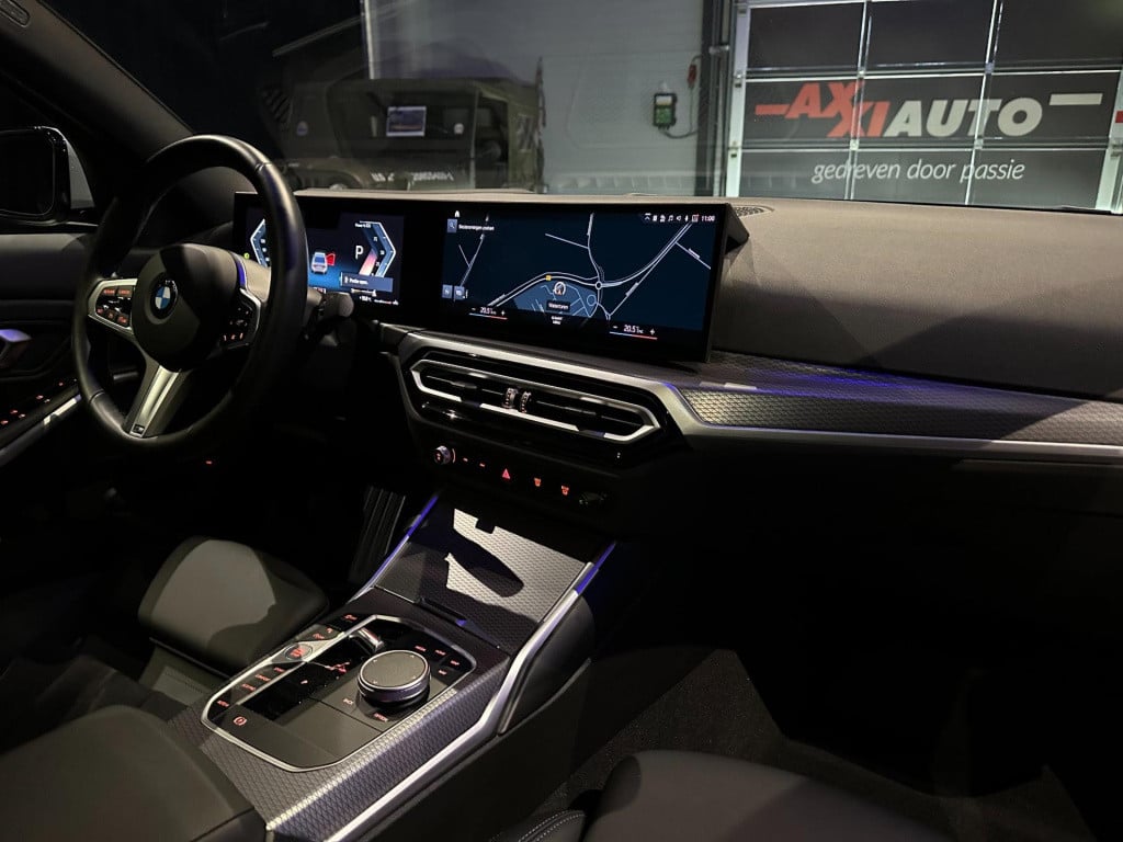 BMW 3-serie 318i m sport edition *schuifdak*shadow line*camera*laser*